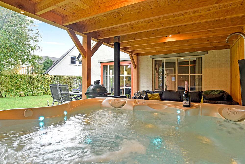 Wellness bungalow mét privé sauna & bubbelbad óf hottub
