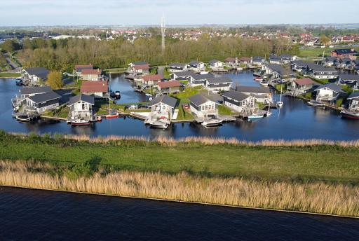 Landal Waterpark Sneekermeer van boven