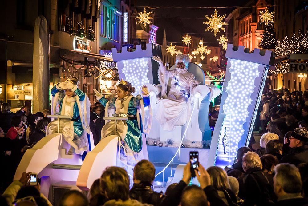 Wauw! De Landal Christmas Parade in Valkenburg is de mooiste van Europa