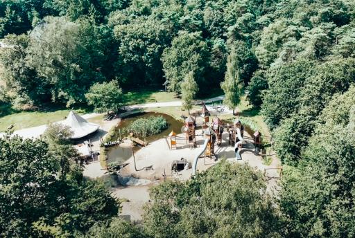 Landal Miggelenberg van boven: Midden in het bos! (VIDEO)
