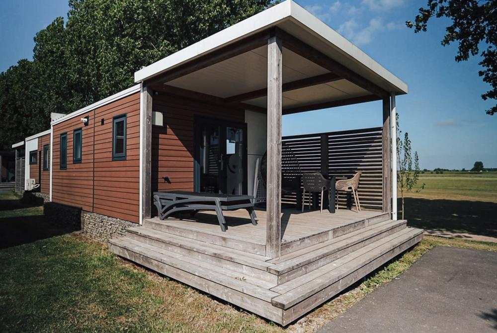 Binnenkijken: luxe Hotellodge voor 2 personen op Vakantiepark Eiland van Maurik (VIDEO)
