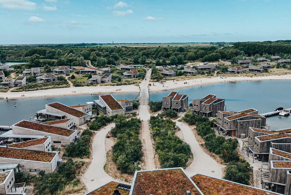 Beach Resort Punt West van boven: Unieke plek met strandvilla's! (VIDEO)