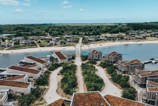 Beach Resort Punt West van boven: Unieke plek met strandvilla's! (VIDEO)