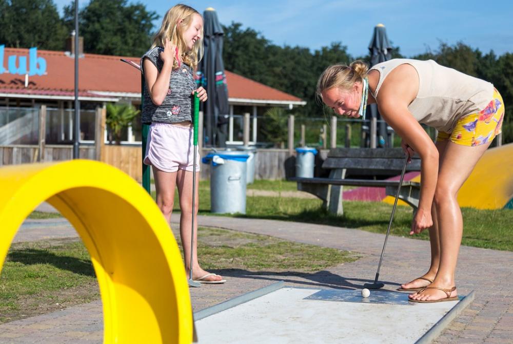 Twee vakantieparken van van Oostappen Groep verkocht aan EuroParcs