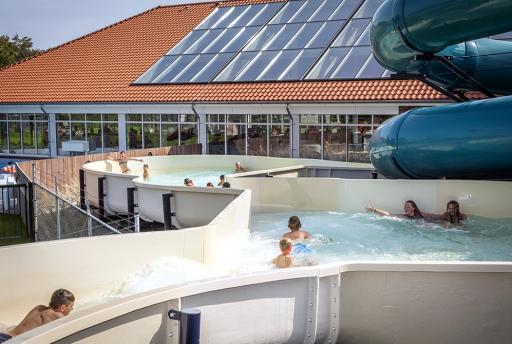 Het zwembad van Vakantiepark De Krim