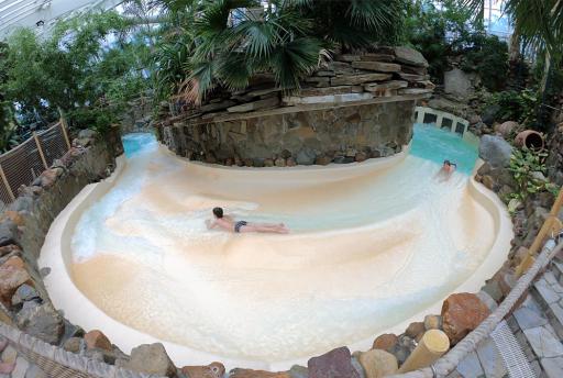 VIDEO: Het Aqua Mundo zwembad van Center Parcs De Kempervennen