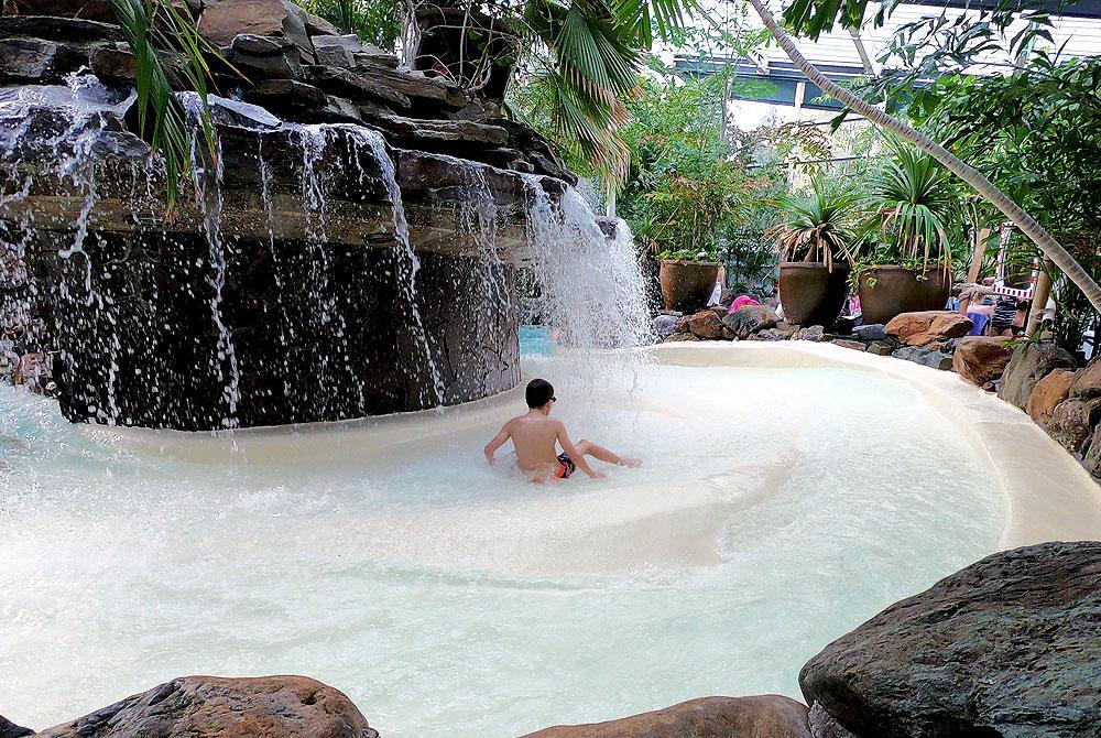 VIDEO: Het Aqua Mundo zwembad van Center Parcs De Huttenheugte