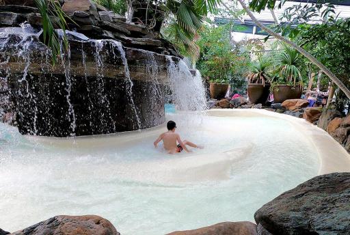 VIDEO: Het Aqua Mundo zwembad van Center Parcs De Huttenheugte