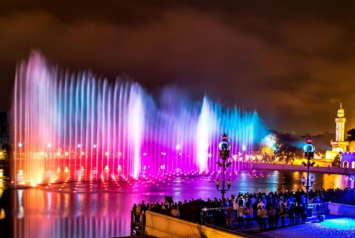 Efteling opent Aquanura: grootste watershow in Europa met hits van Guus Meeuwis