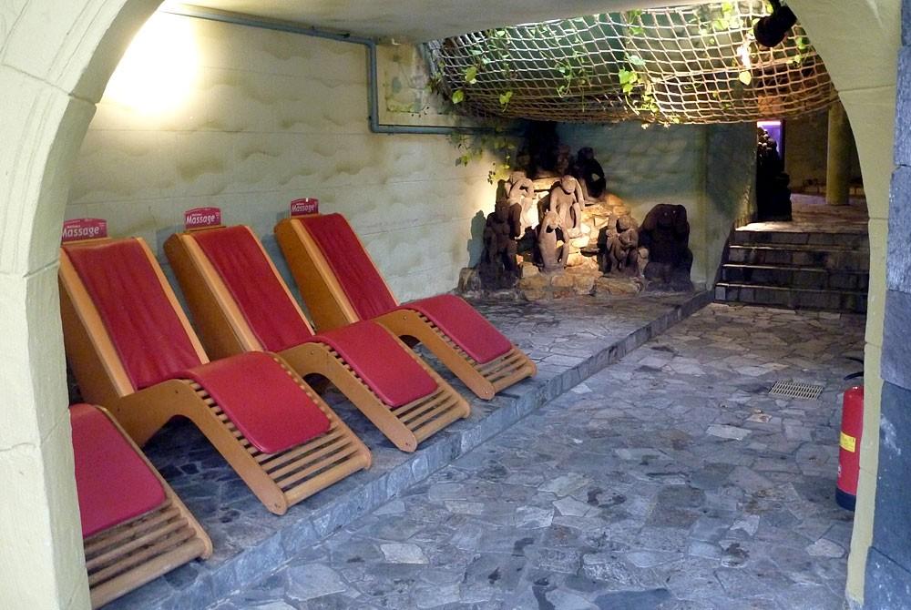 Massagestoelen in het zwembad