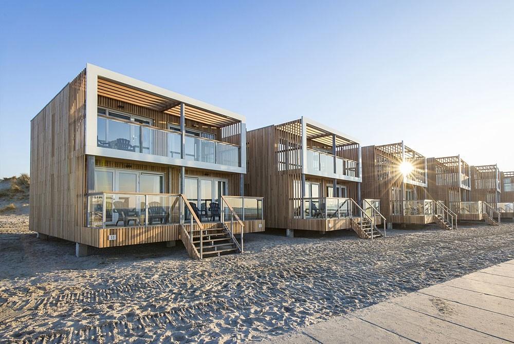 De mooie strandhuisjes van Landal Beach Villa's Hoek van Holland