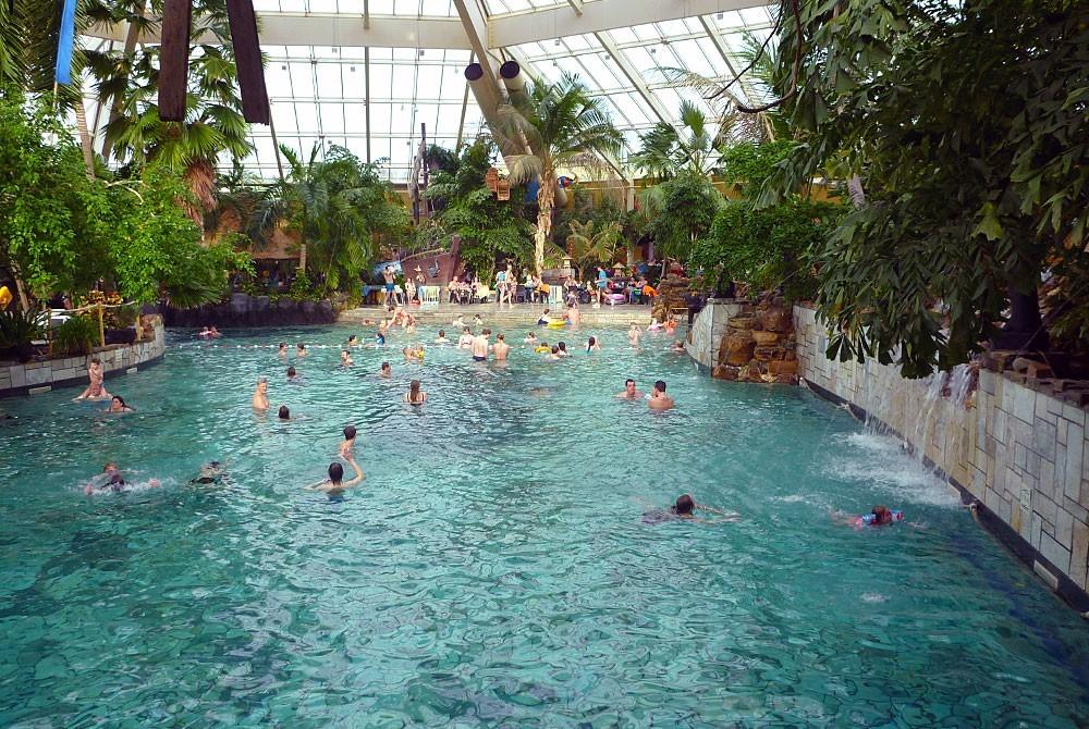 Het golfslagbad van Center Parcs De Eemhof