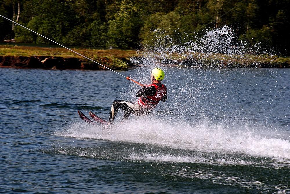 Waterskiën bij Center Parcs De Kempervennen