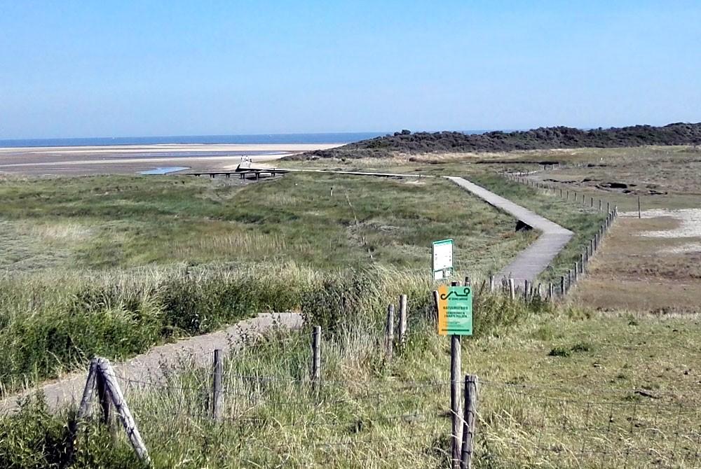 Wandelen door de duinen naar het strand, Strand Resort Nieuwvliet-Bad