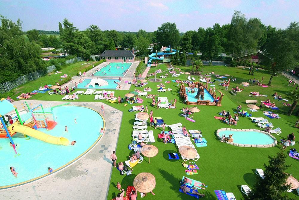 Buiten zwembad Marveld Recreatie