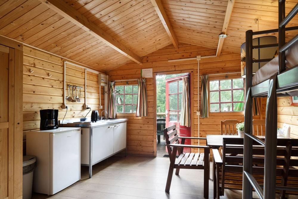 De Boomhut van binnen bij Vakantiepark Dierenbos