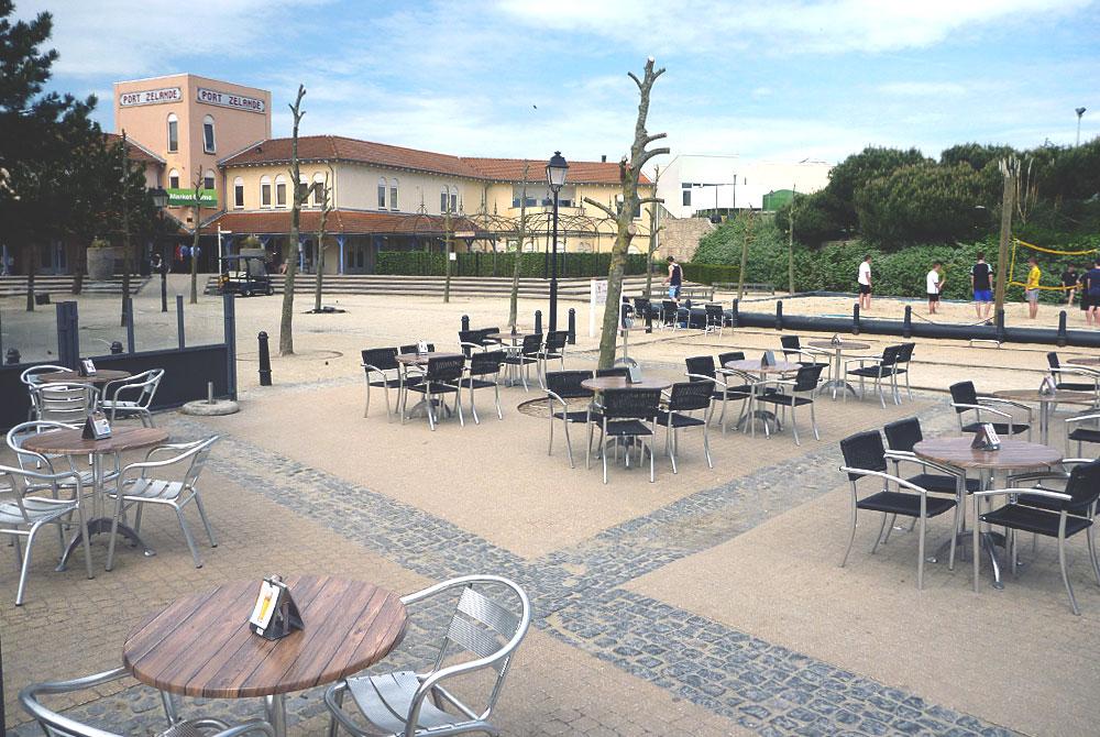 Terras en de Market Dome, Center Parcs Port Zélande
