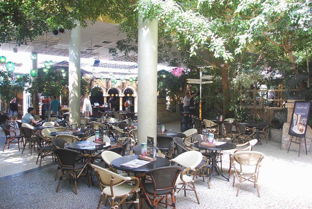 Terras van het Grand Cafe, Center Parcs