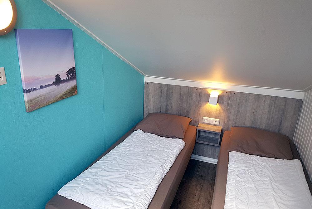 Slaapkamer met boxspring bedden, Landal Het Vennenbos