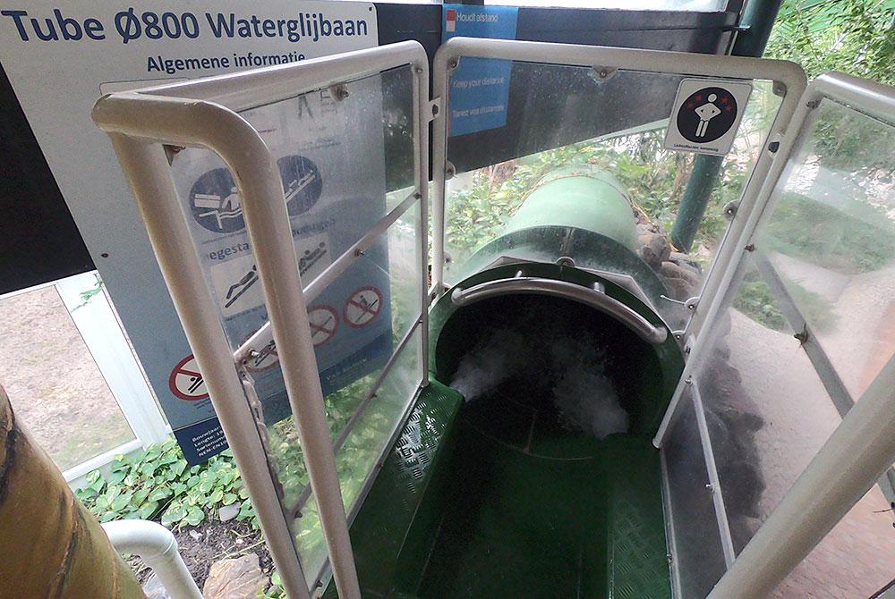 Glijbaan in het subtropische waterparadijs van Het Vennenbos
