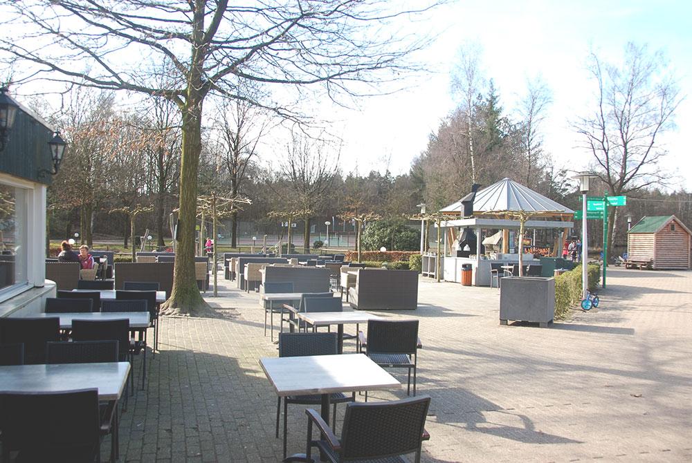 Timber's Café terras buiten, Landal Het Vennenbos