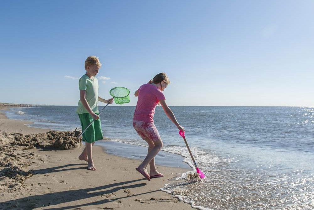 Spelen op het strand, strandhuisje