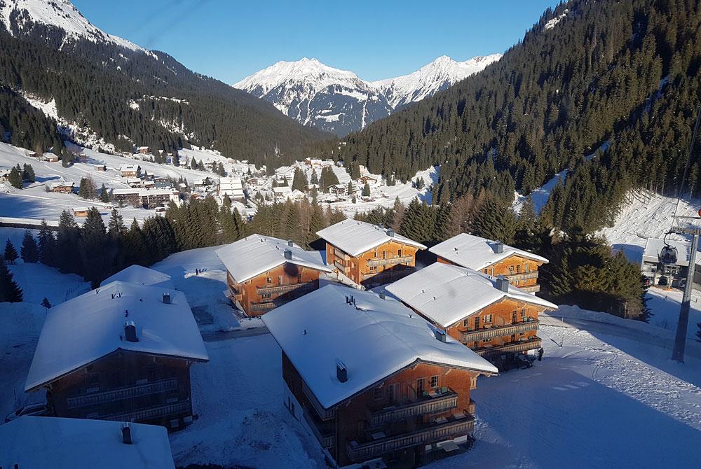 Huizen vanuit de skilift, Landal Hochmontafon