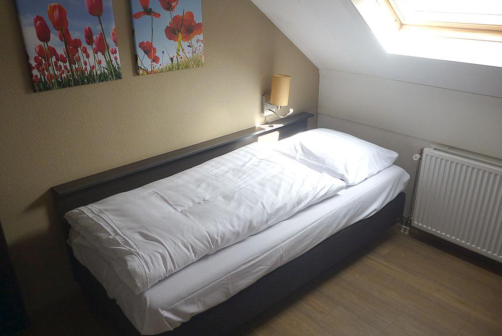 Boxspring bed in kamer, Landal Hoog Vaals