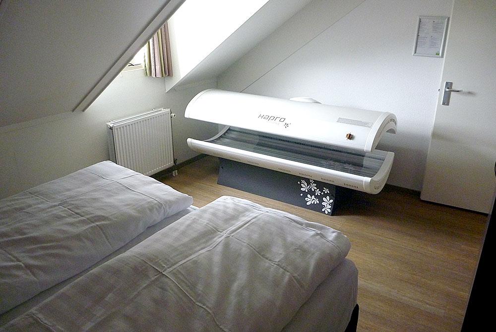 Slaapkamer met zonnebank, Landal Hoog Vaals