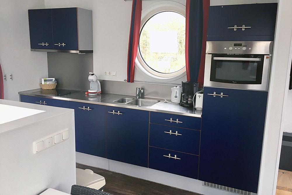 Keuken van de woonboot, Center Parcs De Kempervennen