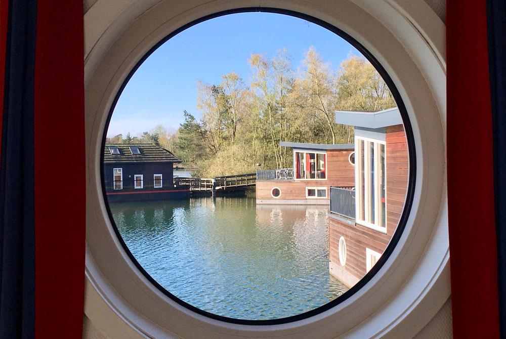 Patrijspoort van de woonboot, Center Parcs De Kempervennen