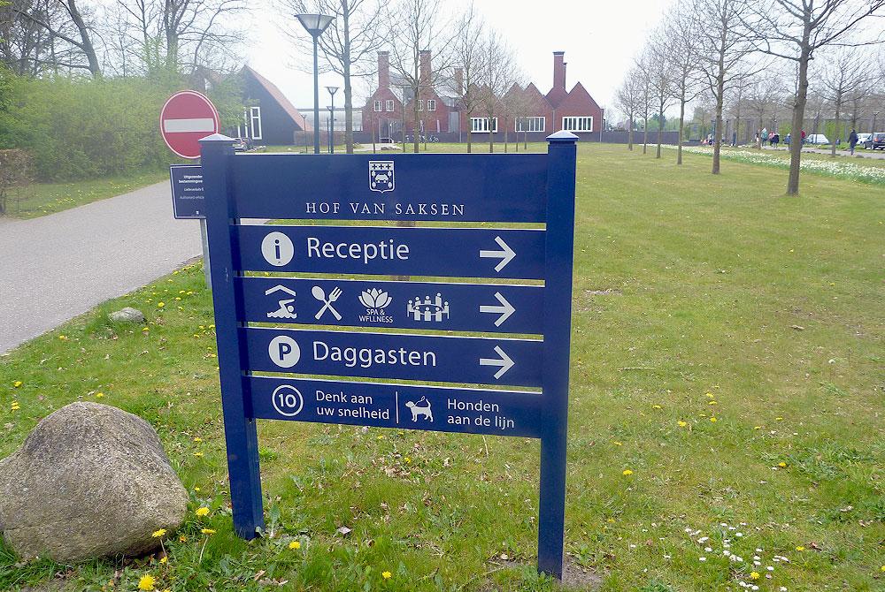 Hof van Saksen bordje