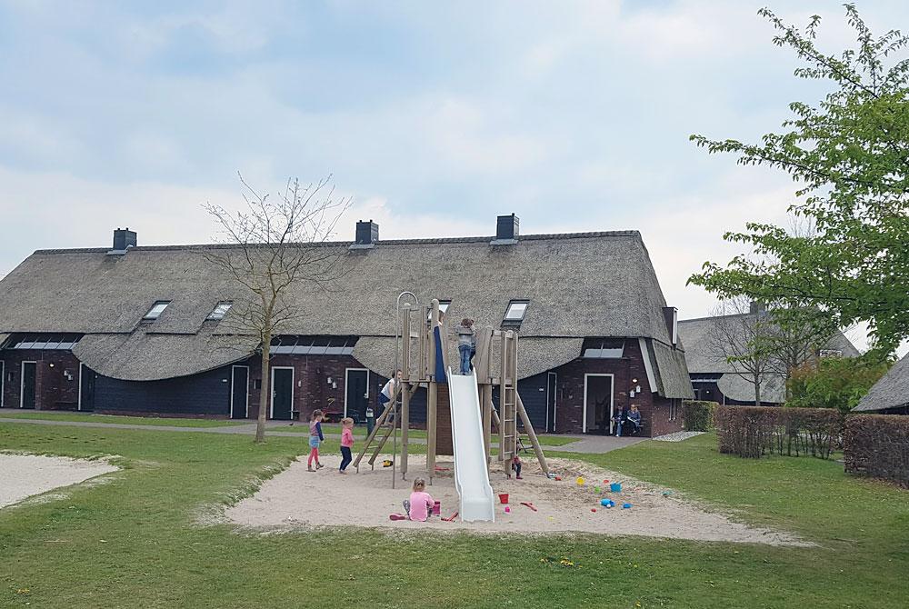 Speeltuin bij de 'kinder'boerderij, Hof van Saksen