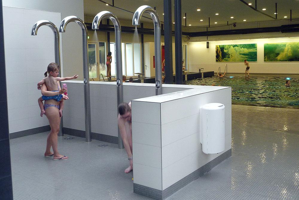 Douchen in het zwembad, Hof van Saksen