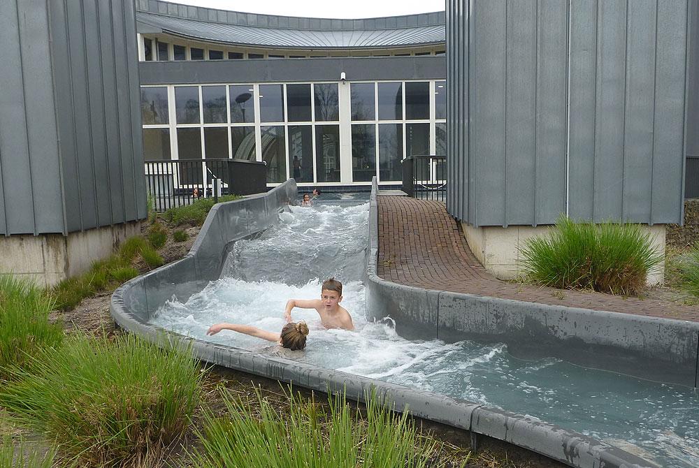 Wildwaterbaan in het Hof van Saksen zwembad