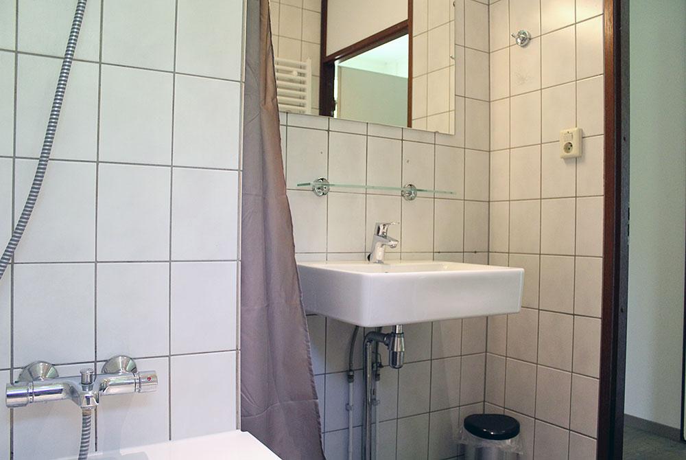 Badkamer en douche in de bungalow, Landal Aelderholt