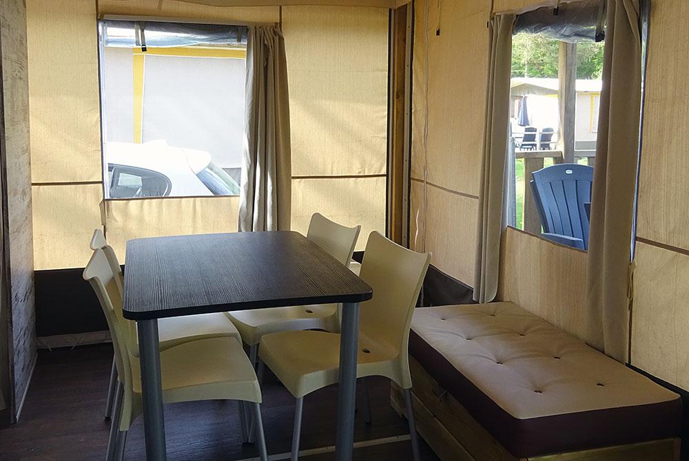Zit gedeelte van de lodge tent, Parc La Clusure