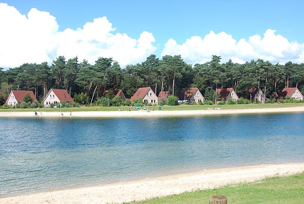 Bungalows bij het recreatiemeer, Landal Landgoed 't Loo