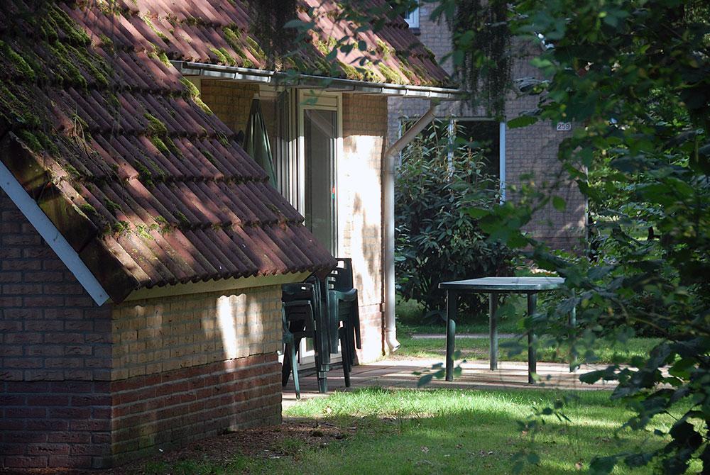 Het terras van het huisje, Landal Landgoed 't Loo