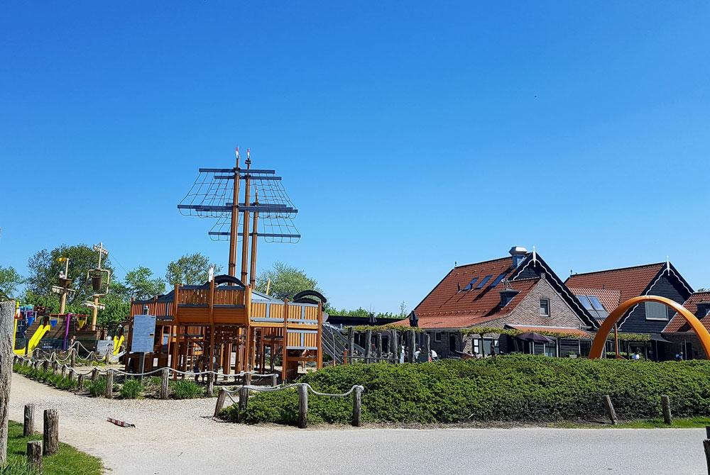 Centrumgebouw, Vakantiepark De Meerpaal