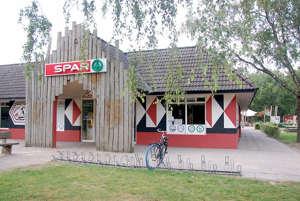 Supermarkt op Vakantiepark Beekse Bergen