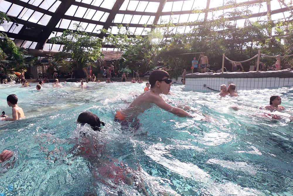 Golfslagbad, zwembad van Center Parcs De Huttenheugte