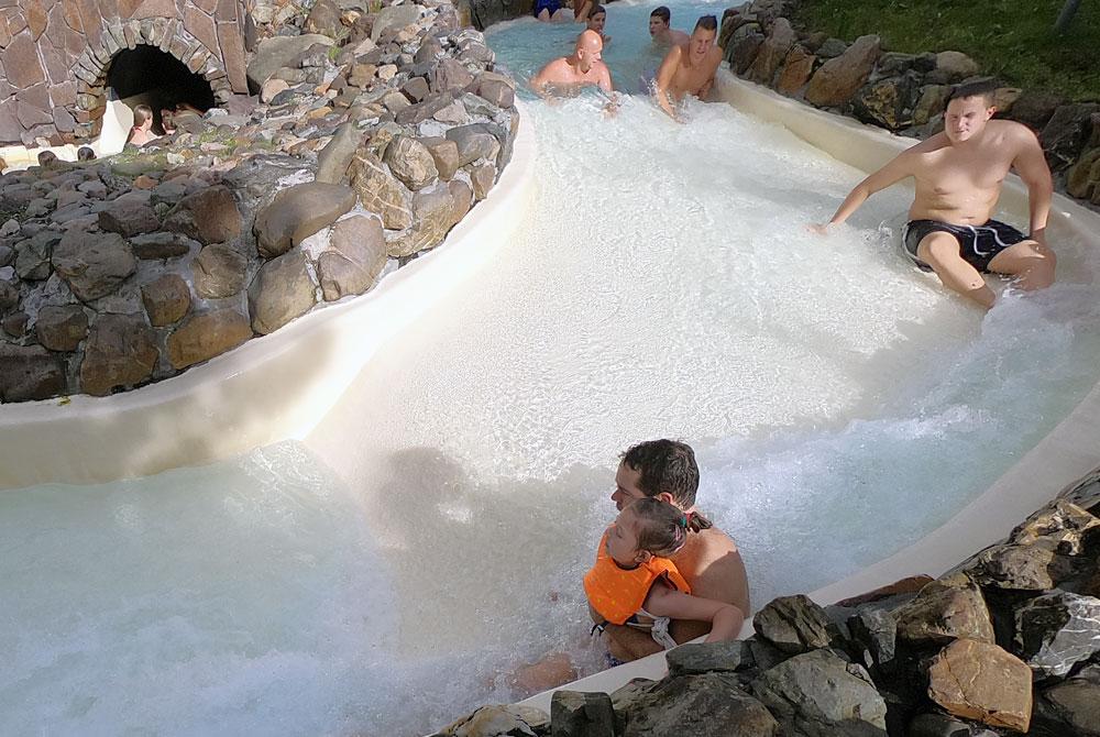 Wildwaterbaan in het zwembad, De Huttenheugte