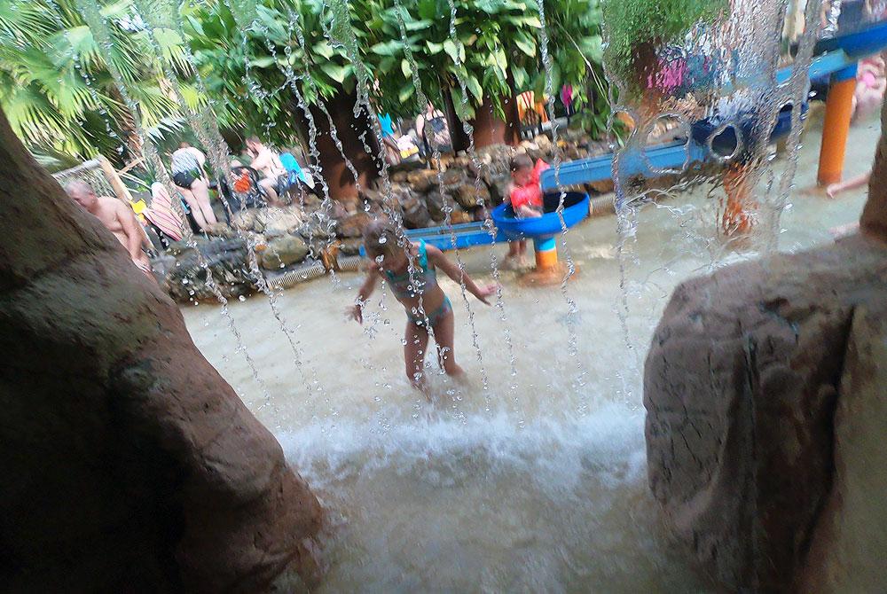 Waterval in het peuterbad
