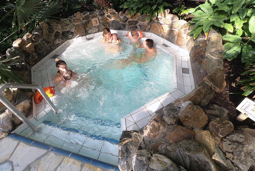 Whirlpool, zwembad De Huttenheugte