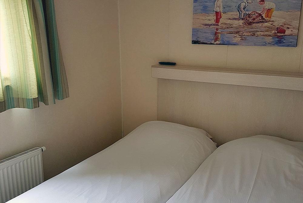 Tweepersoonsbed in de chalet, Roompot Beach Resort