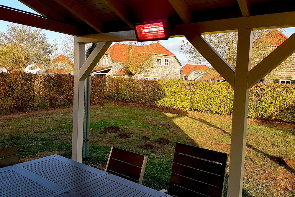 Terras van de bungalow, Buitenhof de Leistert
