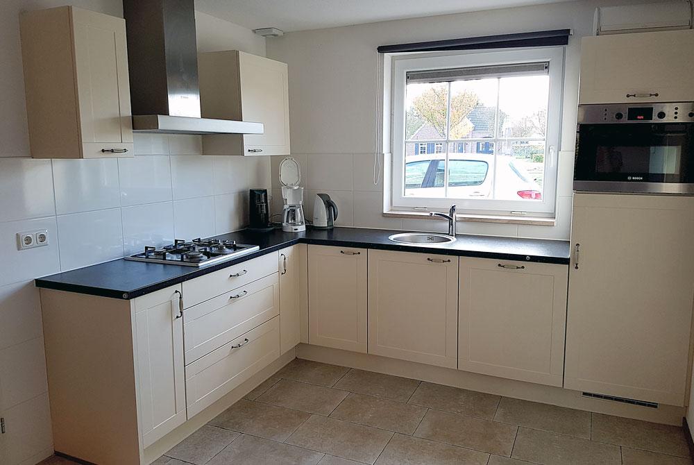 Keuken, Bungalow type 6 VIP, Buitenhof de Leistert