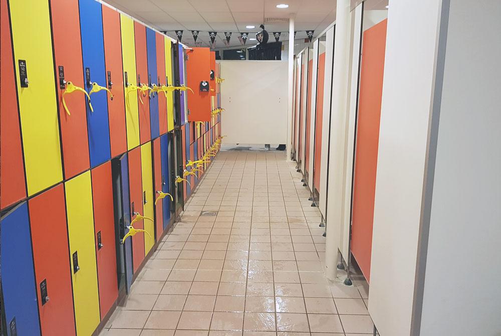 Omkleedhokjes van het zwembad, Buitenhof de Leistert