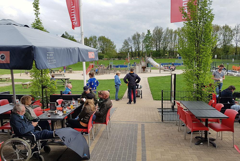 Terras bij de snackbar